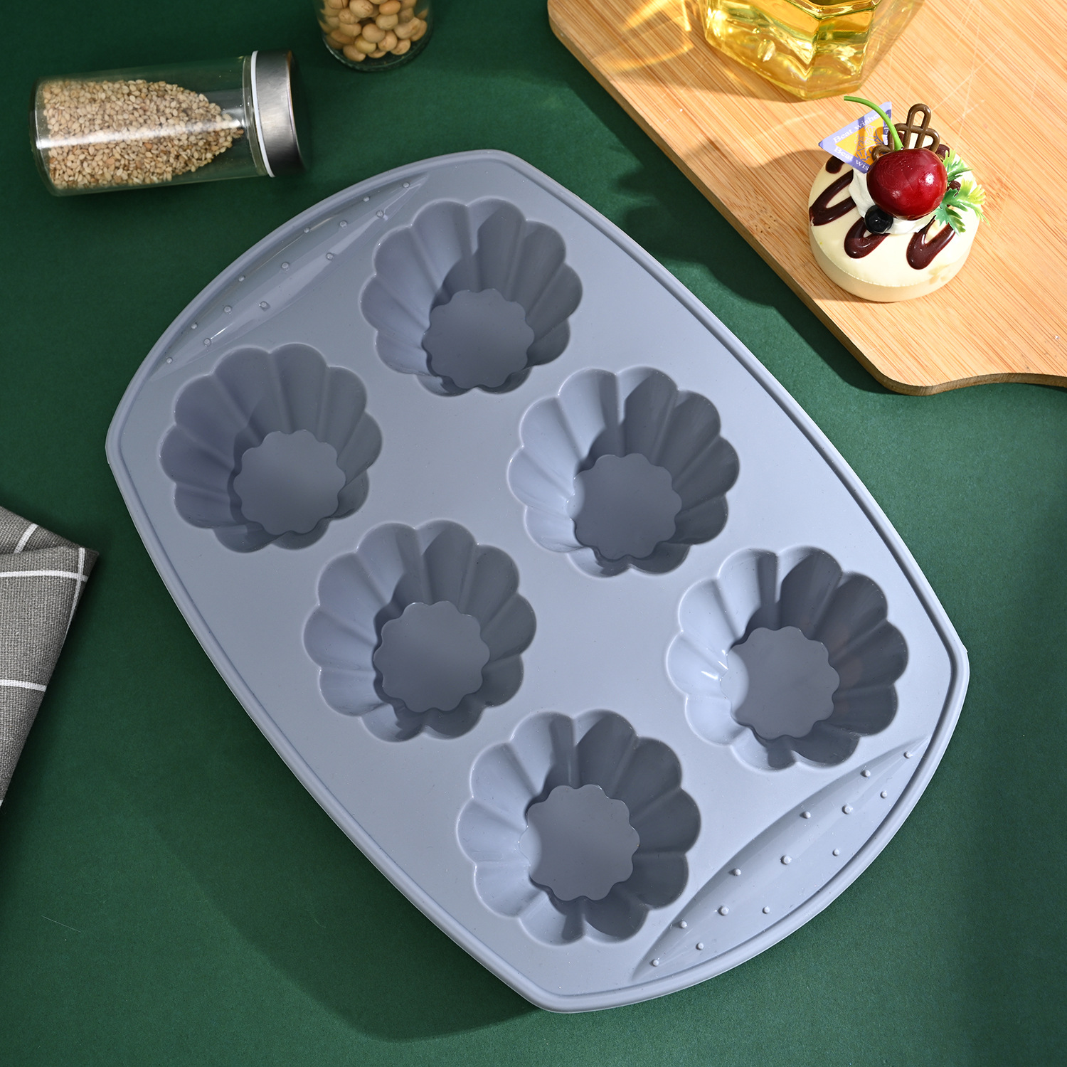 Factory Wholesale Baking at Home Utensils 6-Piece Pattern Baking Mold Edible Silicon Cake Mold Muffin Cup