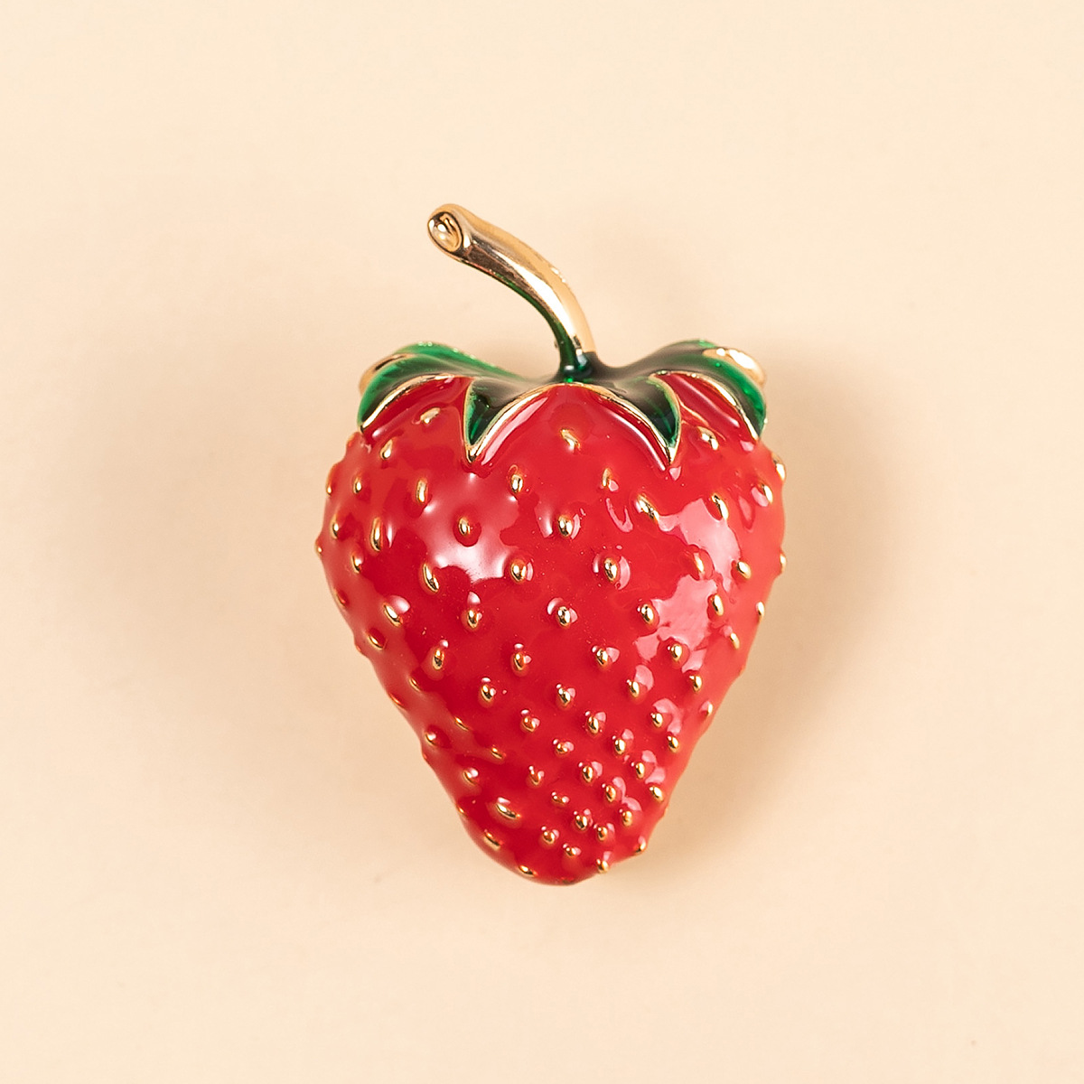 新款欧美跨境创意草莓胸针女配饰个性可爱简约别针情侣款礼品批发