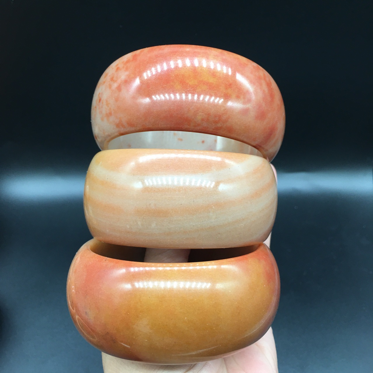 新疆戈壁料天然佘太红籽料加宽轮胎佘太红玉手镯女款饰品