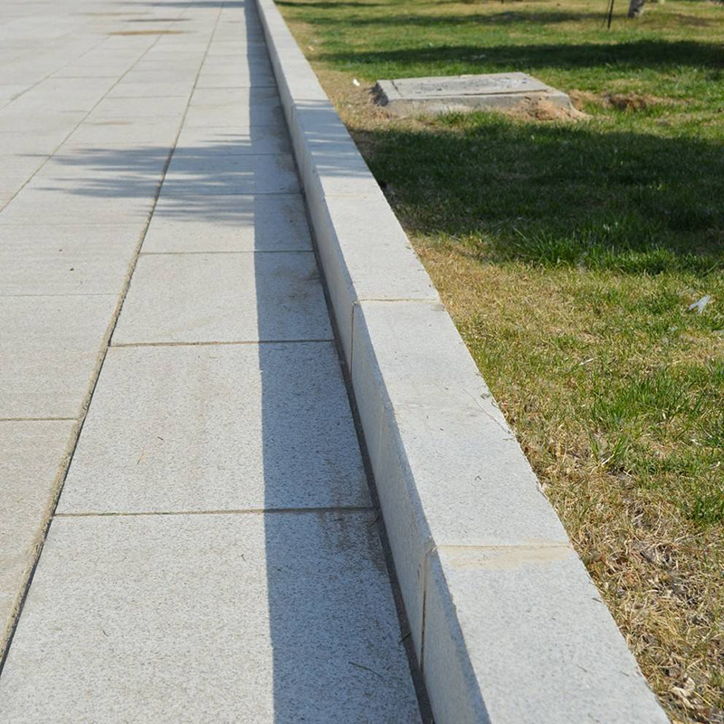 新款路缘石现货厂家供应花坛边石路平石自然色花岗岩机切面路沿石