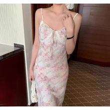 新品女装韩版吊带连衣裙春夏法式减龄花边拼接粉色碎花裙一件代发