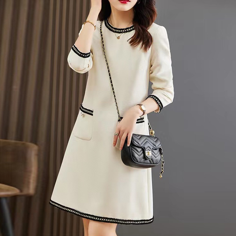 024春秋新款高级感小香风连衣裙女士2拼接洋气别致小个子时尚裙子