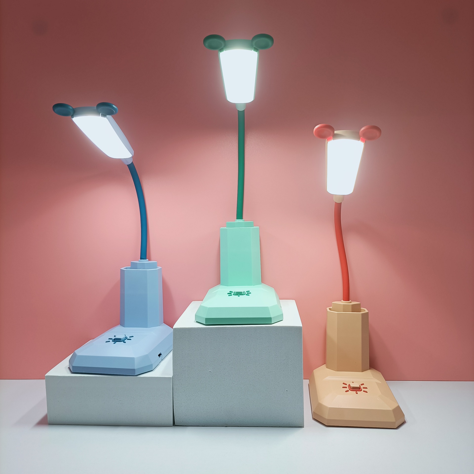 usb充电笔筒小台灯卧室家用宿舍灯卡通led萌鼠充电学习高中生台灯