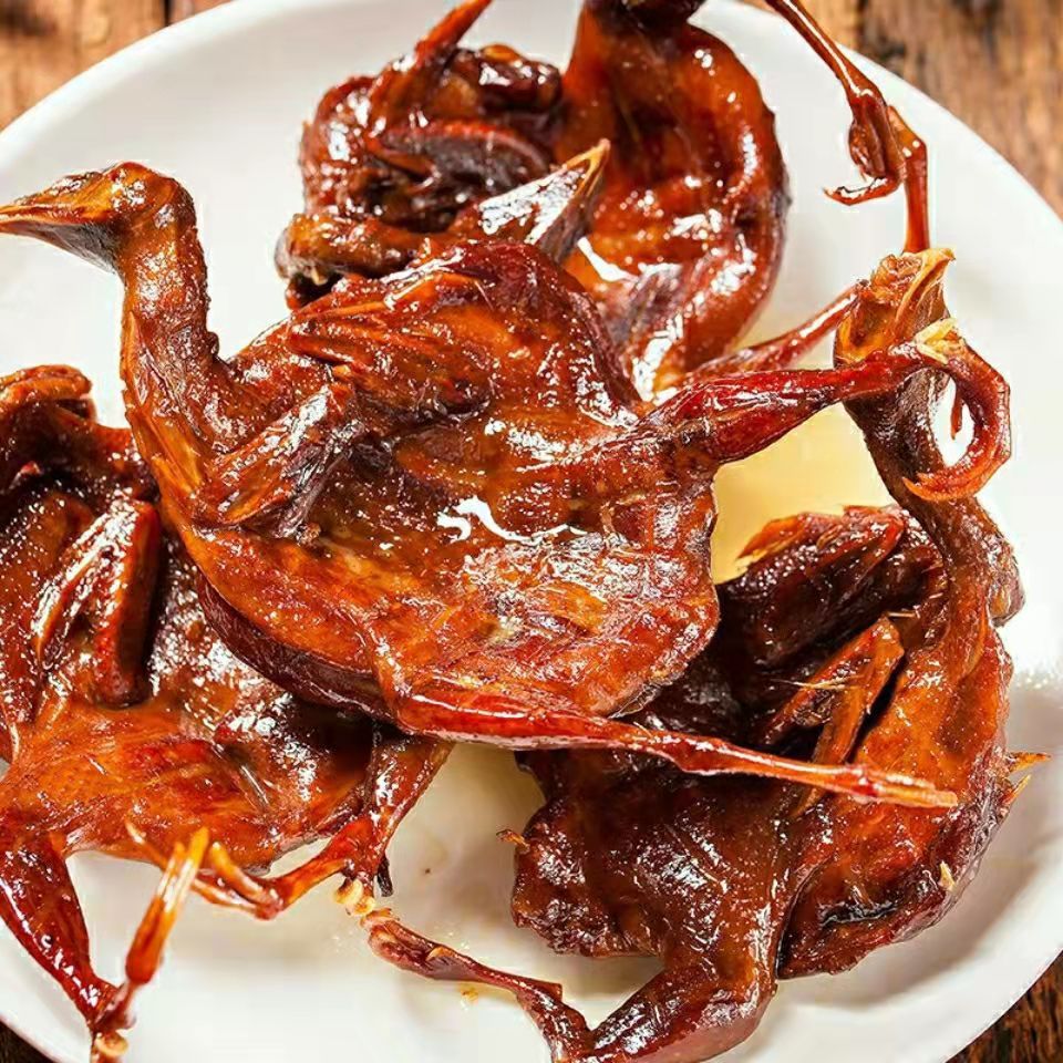 酱香鹌鹑熟食麻辣鹌鹑整只特色小吃肉制品真空开袋即食特产小零食