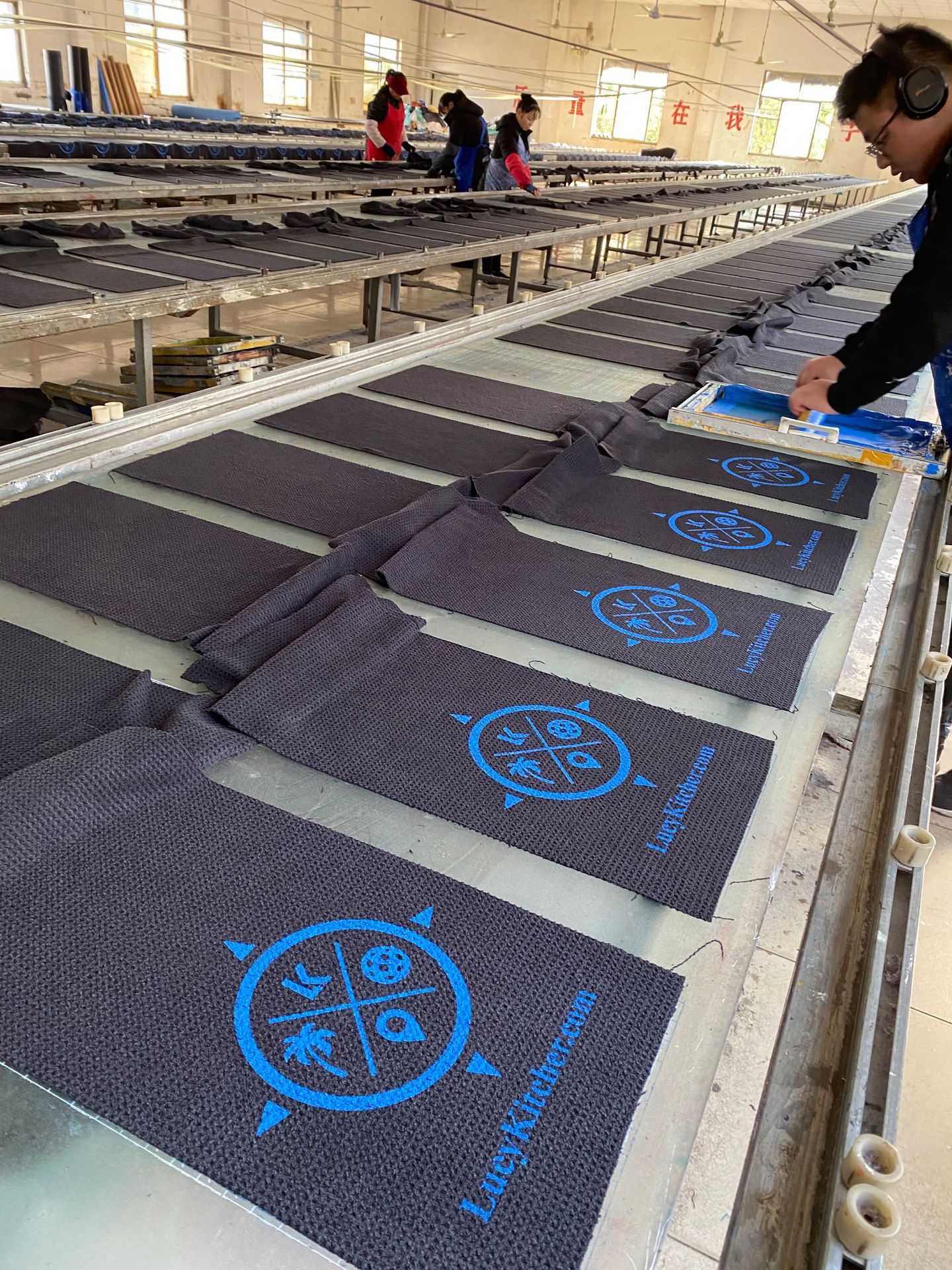 吴江丝印厂家打印logo来样加丝网印刷工服装印花布料裁片台板印花