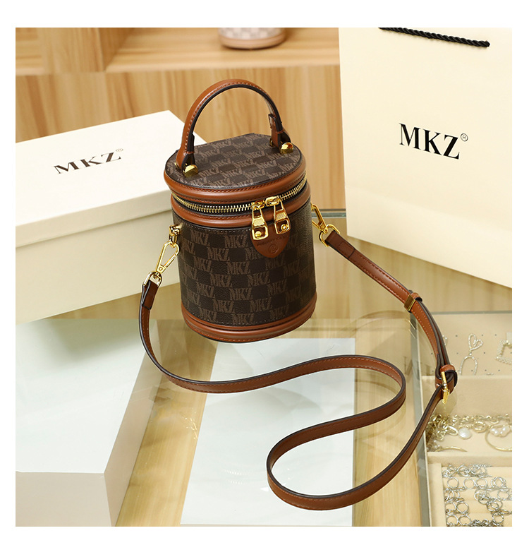 小mk水桶包包2021新款潮时尚夏手提包单肩斜挎包腋下圆筒饭桶包女