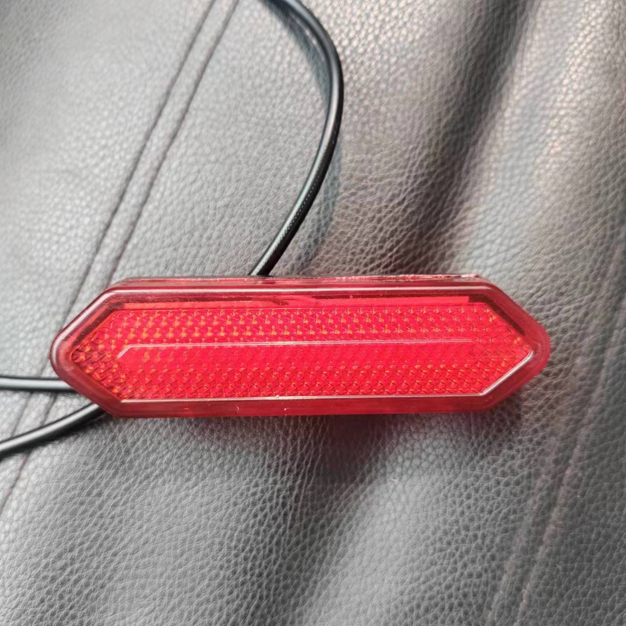 简易款电动车后尾灯行车灯刹车灯夜间行驶安全led防水尾灯-阿里巴巴