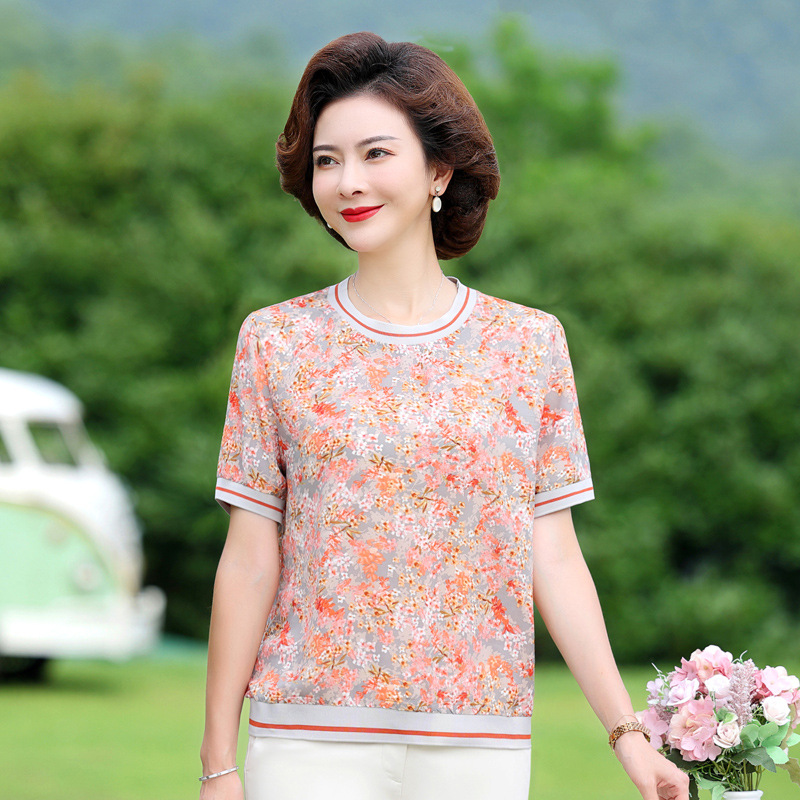 妈妈夏装短袖t恤小衫2023新款中老年女洋气宽松碎花时尚上衣-阿里巴巴