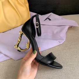 欧美字母高跟大码一字带2025年新款露脚趾牛皮黑色凉鞋女外传