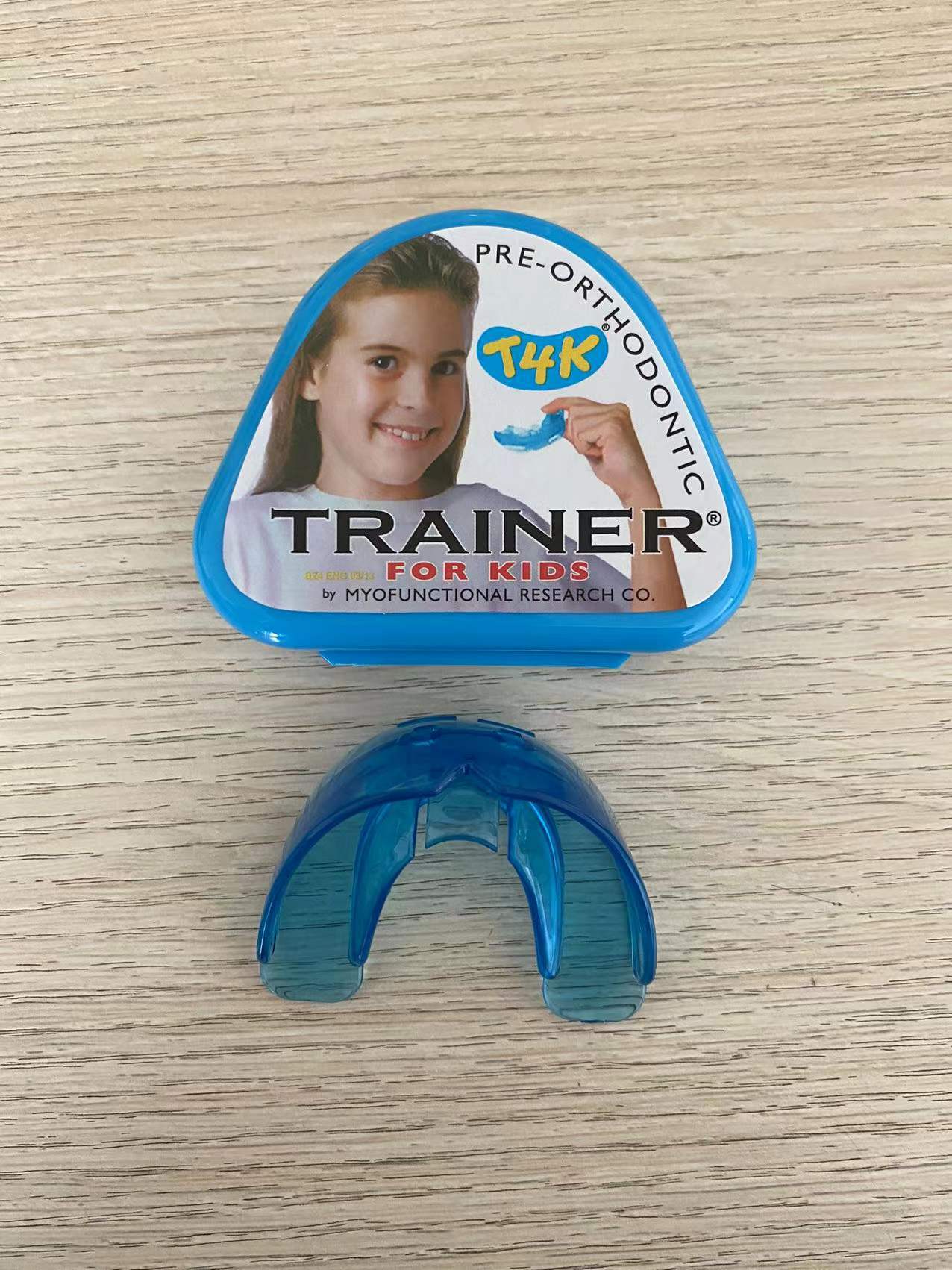 跨境儿童牙套拳击运动护齿套保持器牙盒