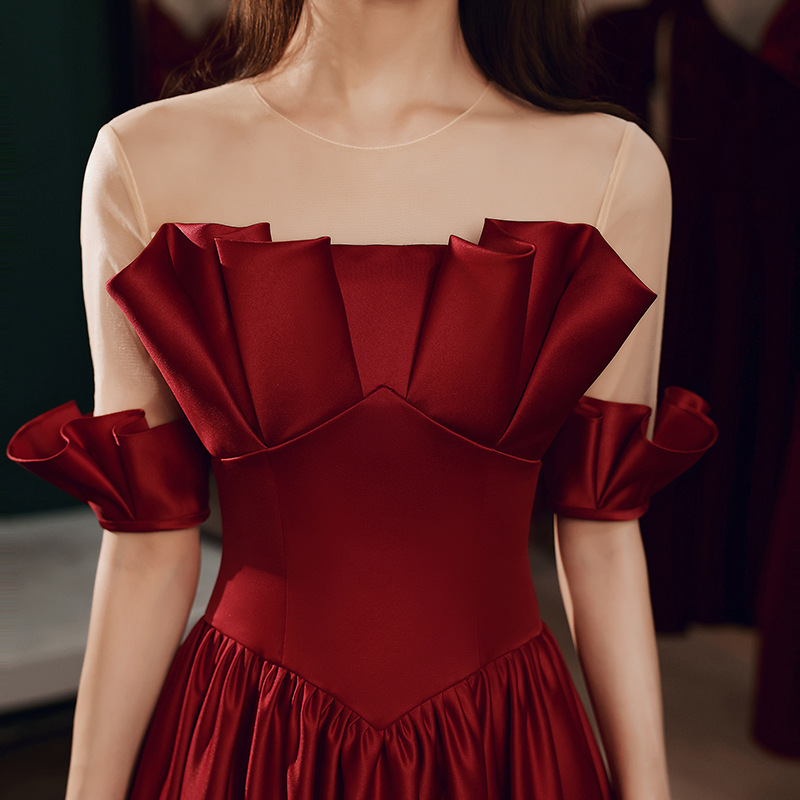 新娘敬酒服女2020新款气质酒红色宴会晚礼服裙法式抹胸收腰订婚裙
