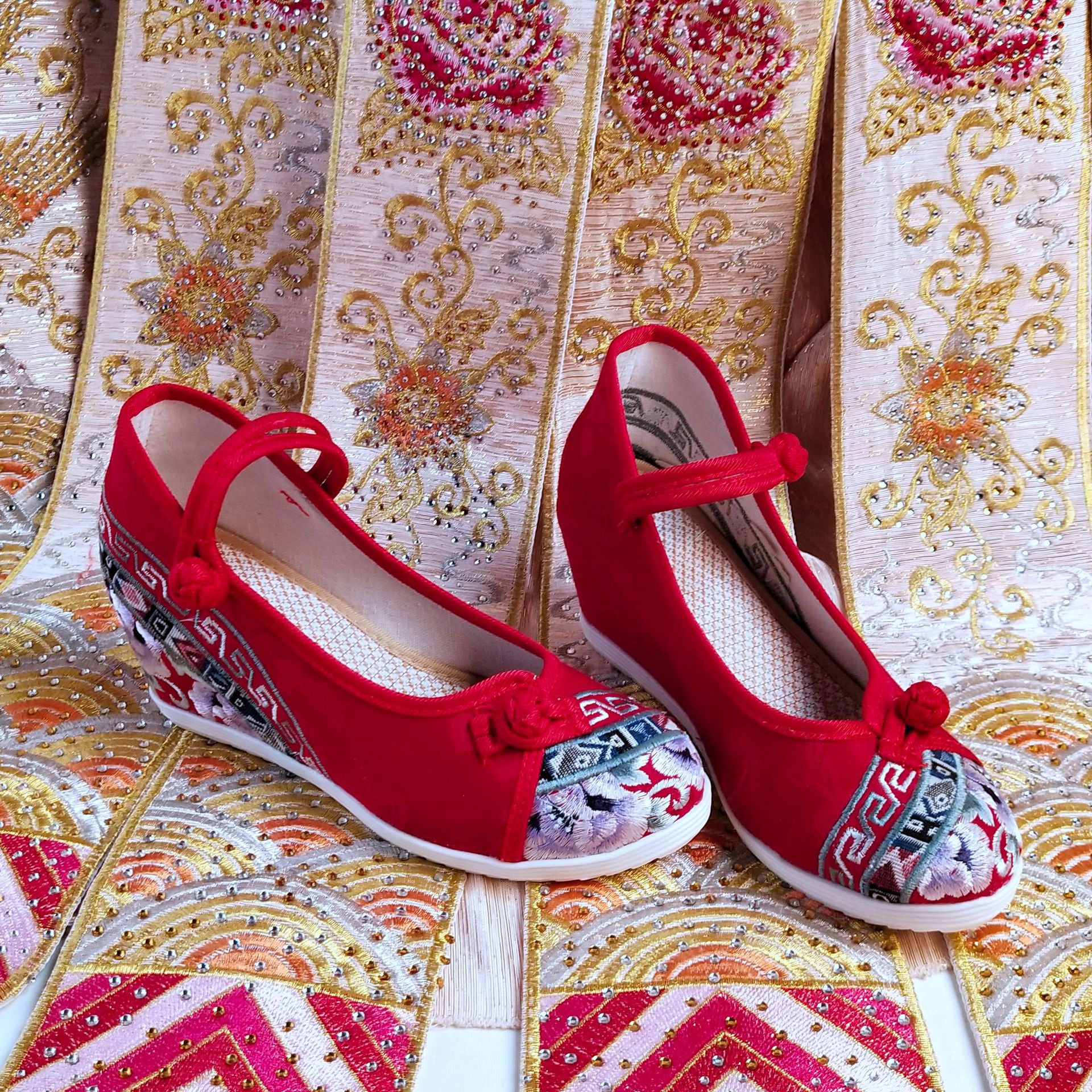 女布鞋新款老北京休闲古风布鞋搭配旗袍鞋民族风鞋子内增高汉服鞋