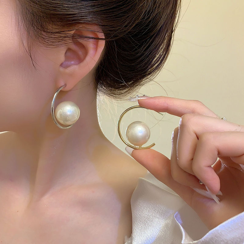 独特珍珠大耳钉女2023新款潮洋气小众设计高级感耳环简约气质耳饰