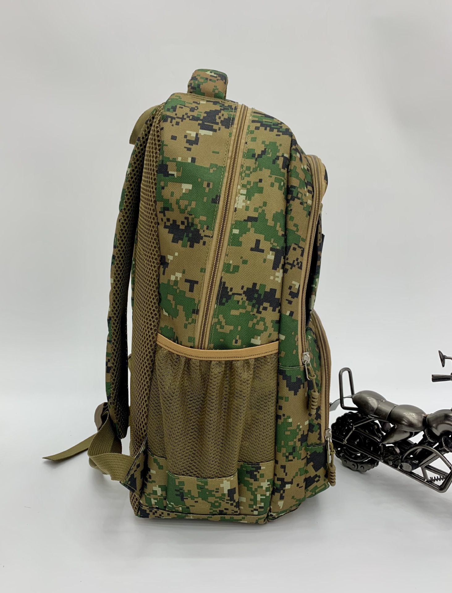 户外战术背包军绿迷彩双肩包大容量登山包多隔层旅行包学生包