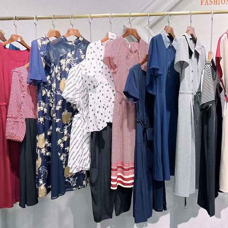 溪蔻2022夏季大码连衣裙女百搭碎花轻奢妈妈裙子网红直播折扣尾货