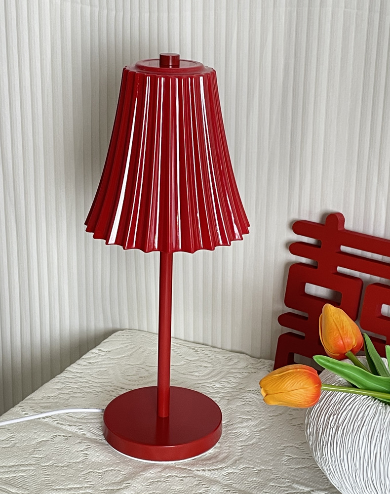 Wedding Gifts Happy Marriage Room Table Lamp Bride Dowry Pilot Lamp Bright Red Creative Small Night Lamp Bedroom Bedside