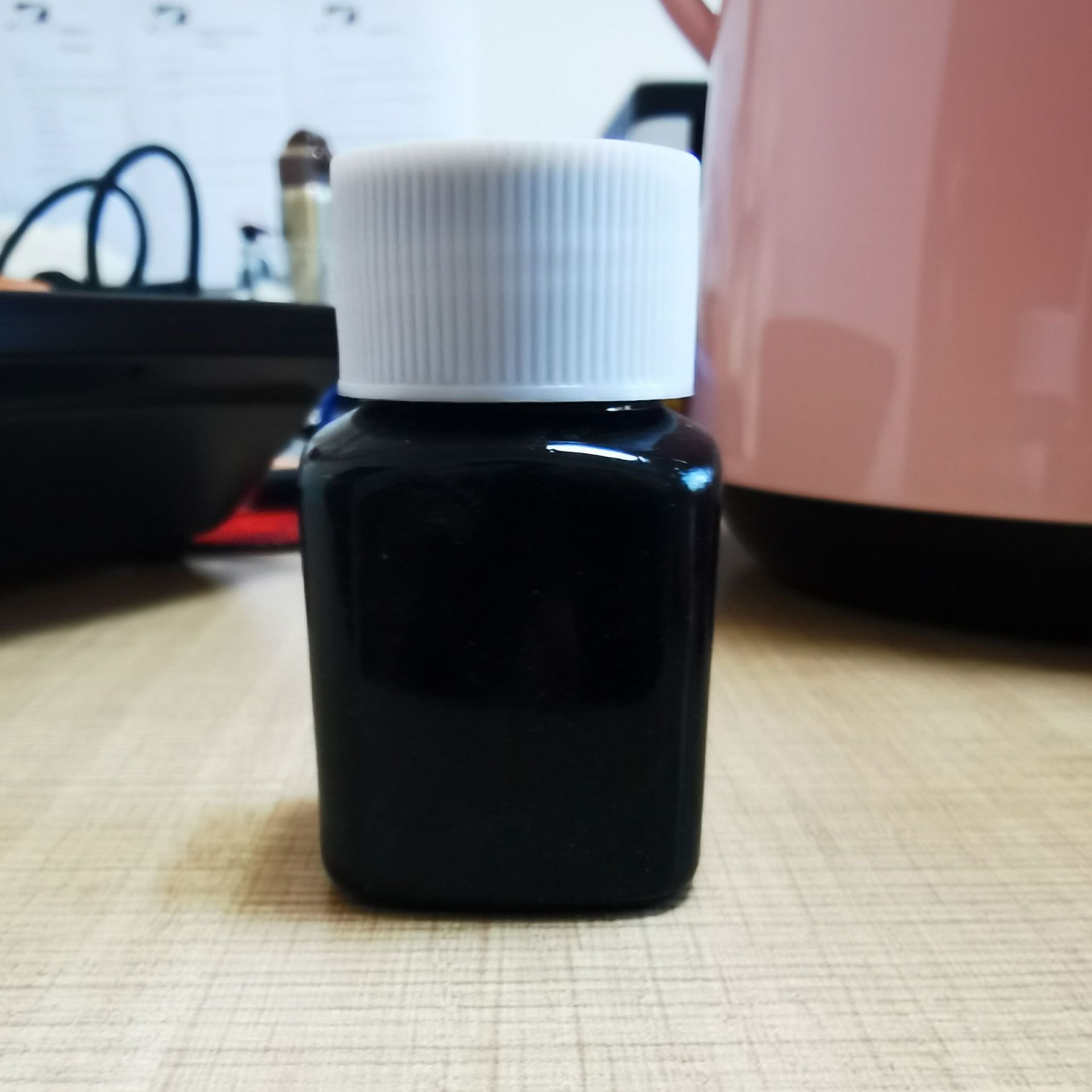 厂家油性黑色浆家具面漆色浆pu家具氨酯漆油性色浆灰色木器漆色浆