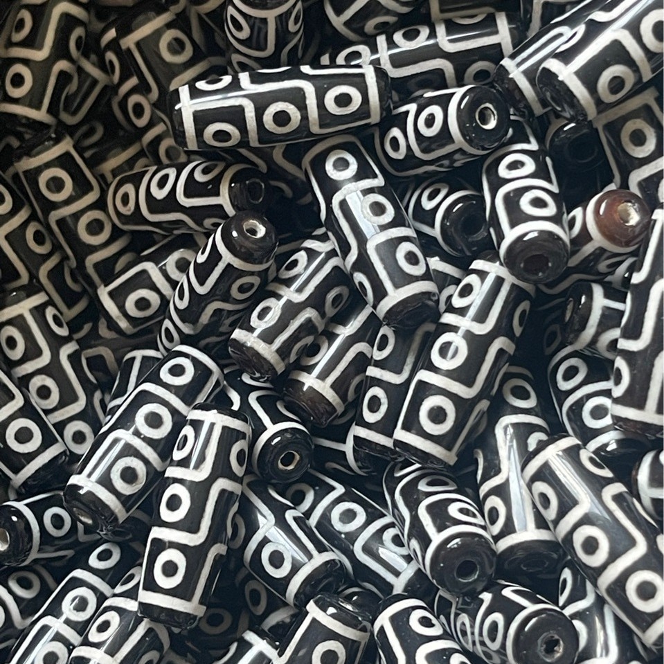 厂家批发天然玛瑙天珠藏传黑白九眼天珠高光亮面散珠配饰配珠30mm