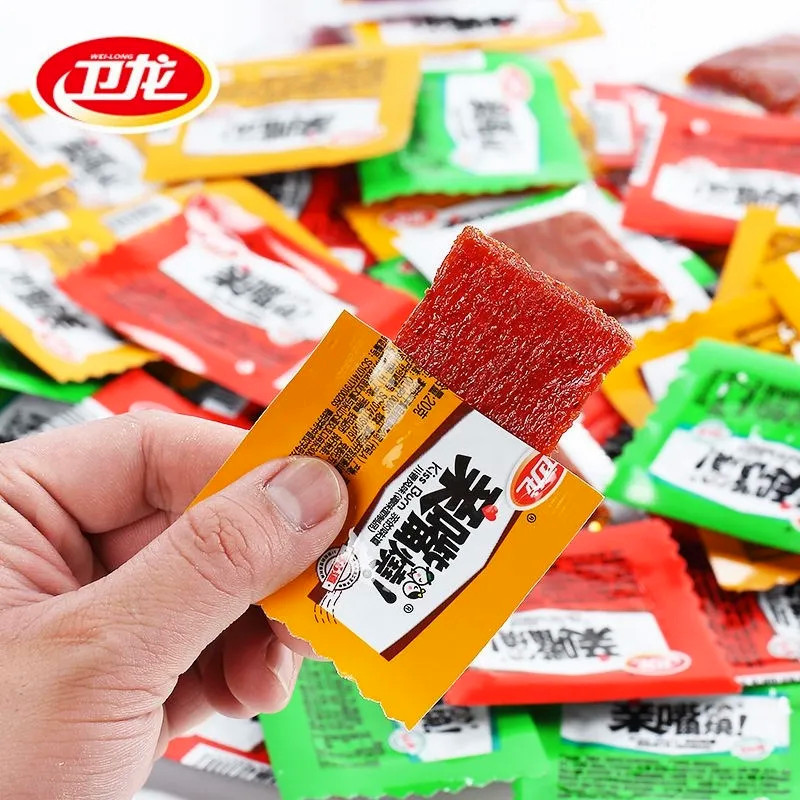 卫龙亲嘴烧辣条100片整箱长条小包装面筋零食混合口味休闲食品