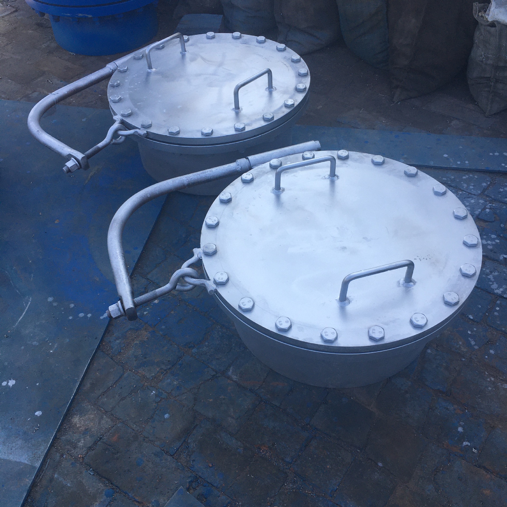 厂家直销 不锈钢304 /316l常压紧急泄压人孔 回转盖垂直吊杆人孔