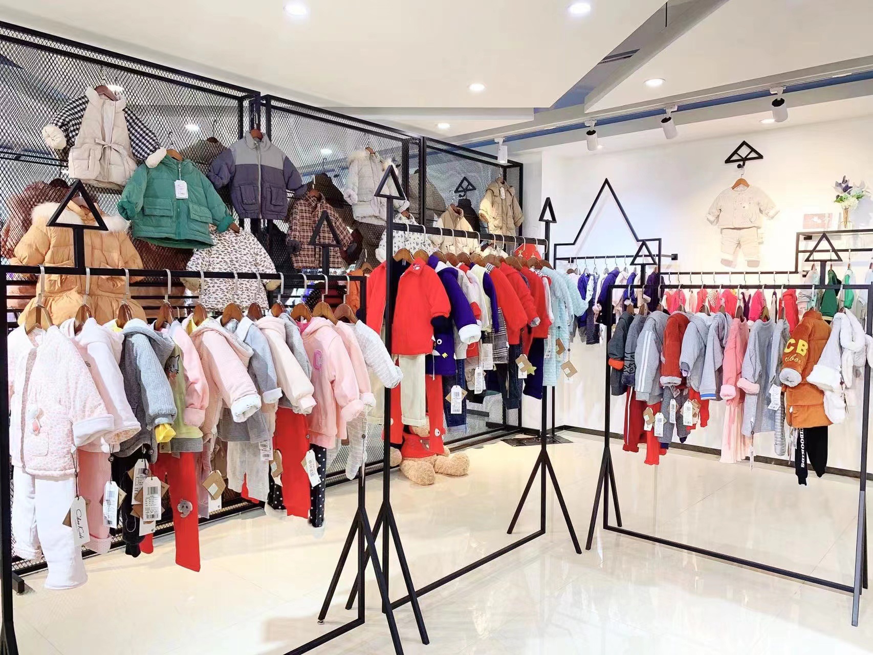 史努比童装 小资范 小猪班纳冬品牌折扣货源织里童装工厂批发地摊