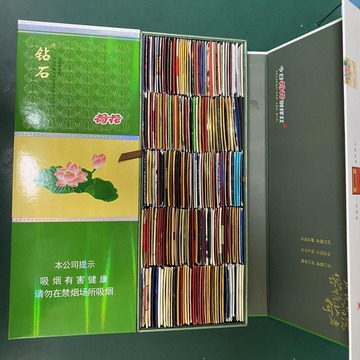 1盒里装满加磁铁盒共180张左右烟卡烟盒烟牌卡牌呸呸卡轰炸卡随机