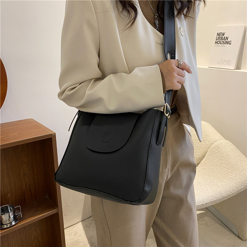 广州女包凯蒂克里真皮酒神包2021新款复古流行高级感单肩斜挎包-询价