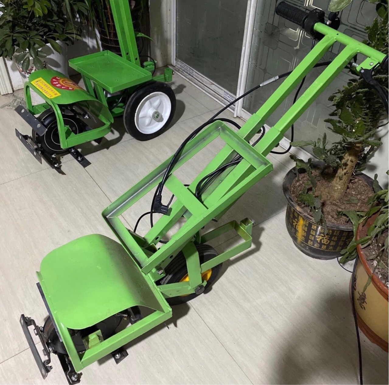 厂家直销电动手扶锄草机小型翻土开沟机锂电打草除草机充电除草机