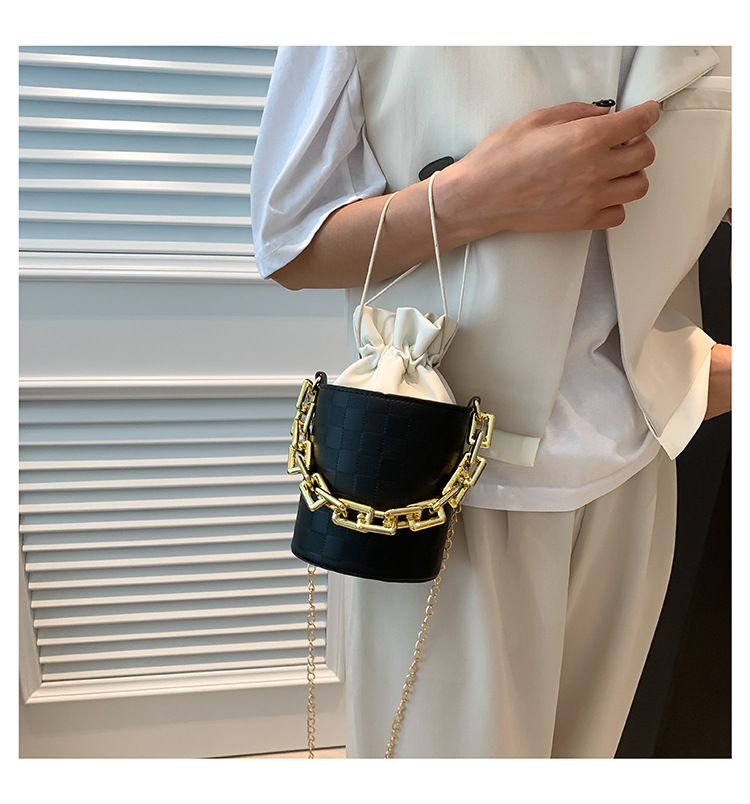 Fashion Chain Bucket Bag 2023 Summer New Shoulder Messenger Bag Minority Simple Temperament Commute Versatile Women's Bag