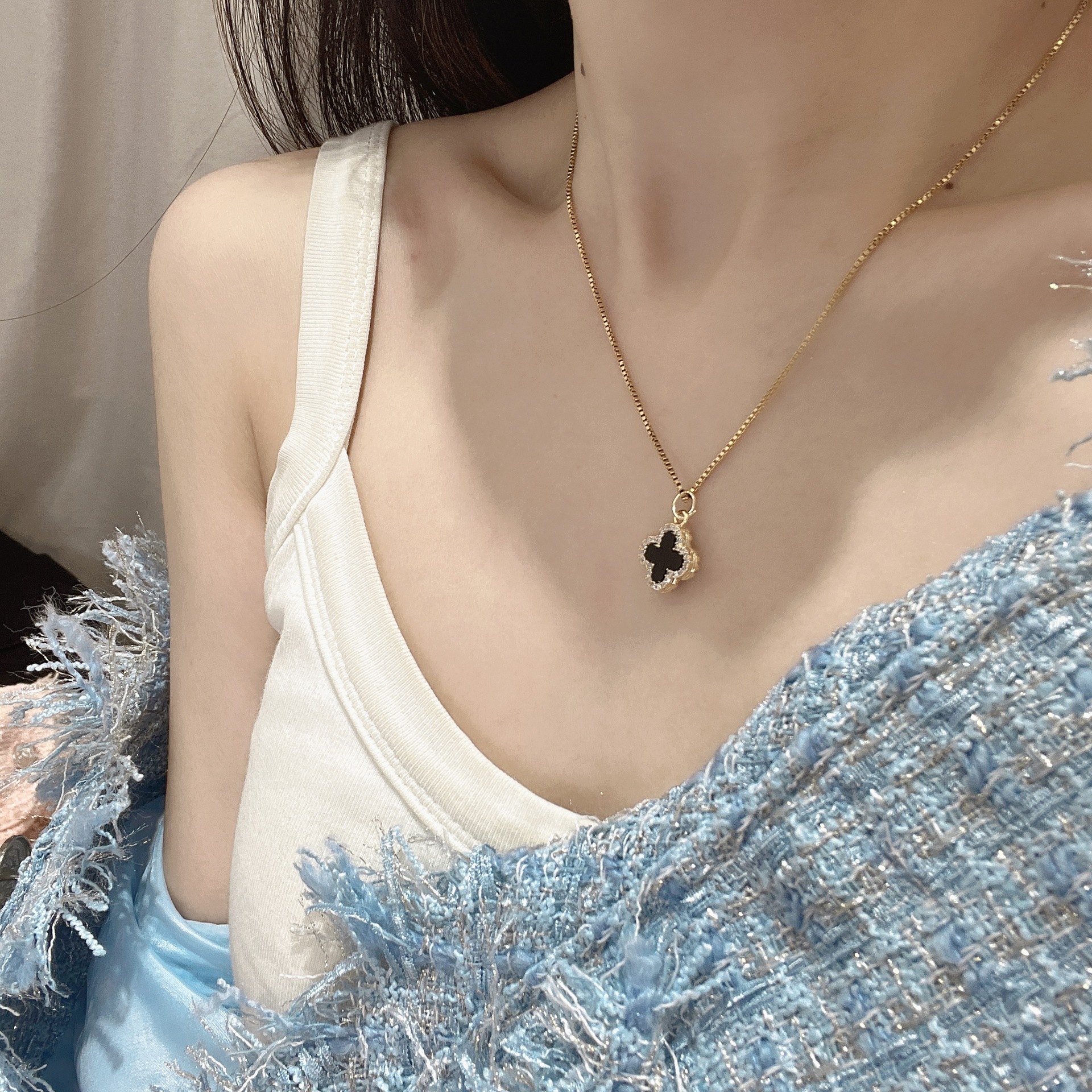 批发新款镶钻钛钢四叶草项链女气质女生高级感双面贝壳锁骨链