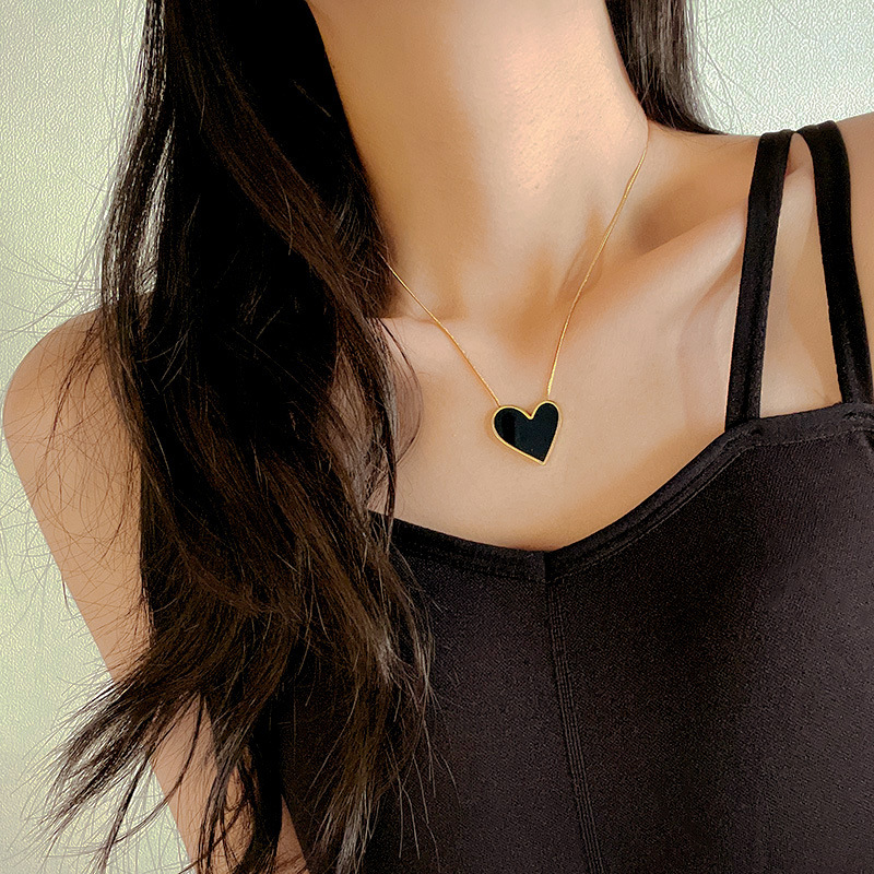 Black Big Heart Necklace Light Luxury Dark Style Clavicle Chain Dignified Pendant Titanium Steel 18K Gold Ornament Female Korean Style