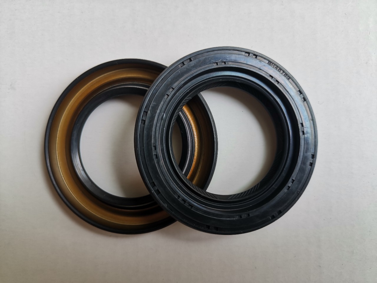 迈腾捷达波罗桑塔纳09g波箱半轴油封09g321243