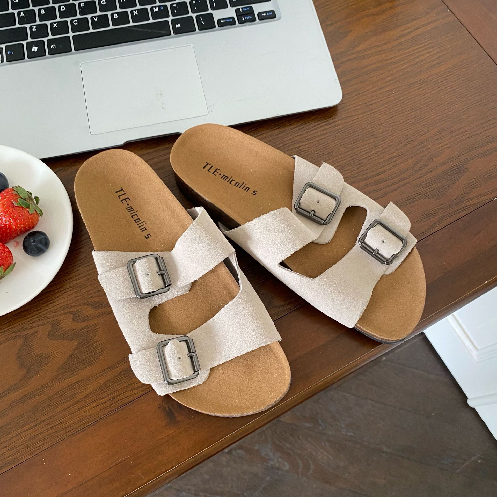 网红拖鞋女2022年新款夏季超火外穿厚底真皮松糕底休闲时尚沙滩鞋