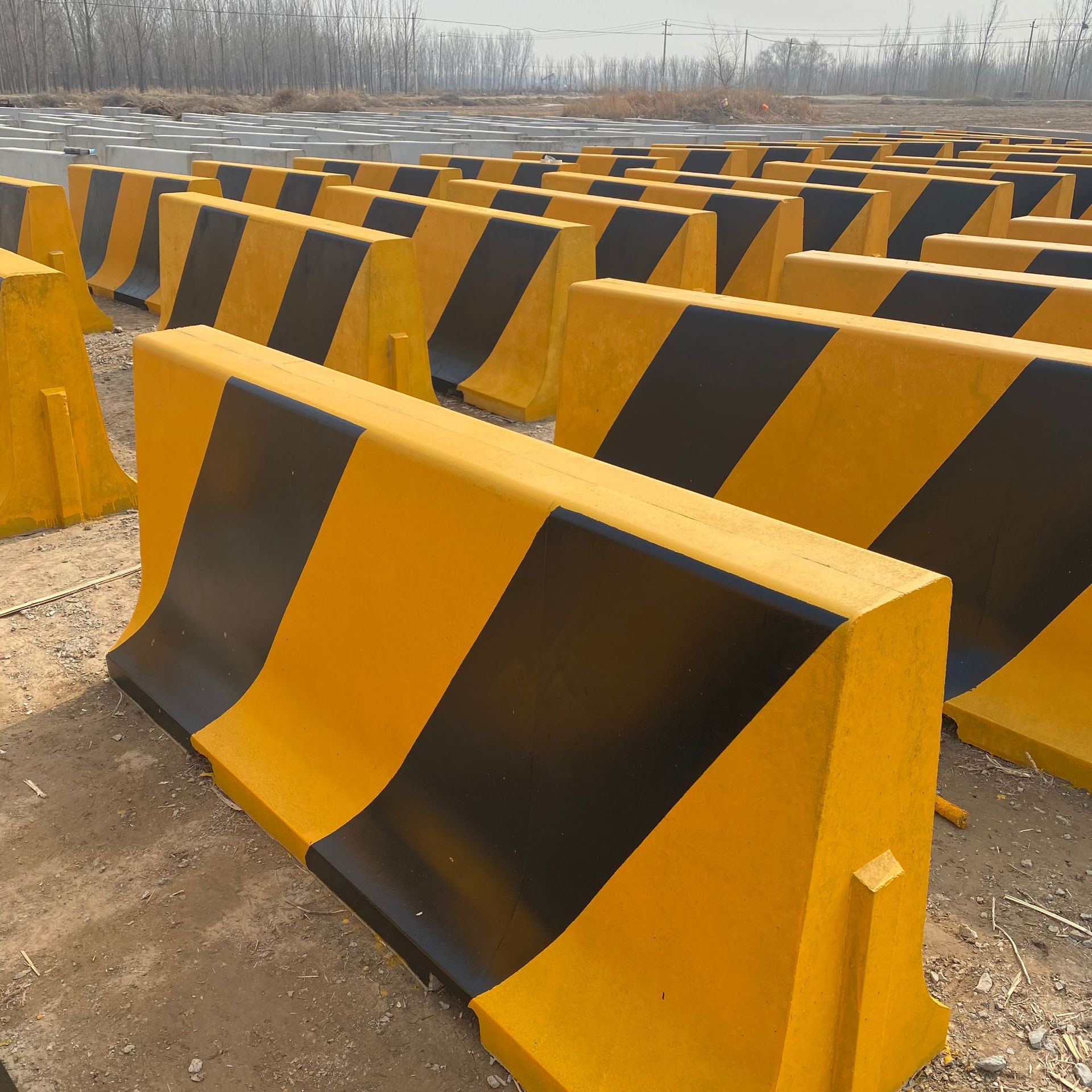 厂批优质混凝土水泥隔离墩 高速公路收费站分隔石马 水泥隔离墩