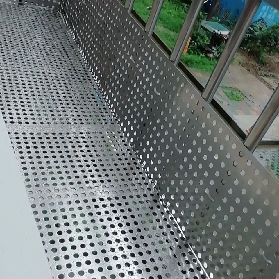 304不锈钢冲孔板防盗窗垫板多肉花盆垫板防漏网阳台垫网防护网