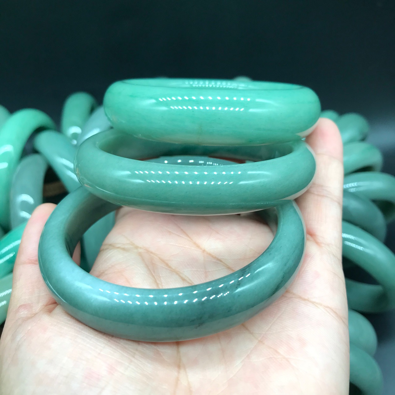 天然佘太翠豆绿手镯佘太翠满绿钢板料鸭蛋青色支持鉴定直播供货