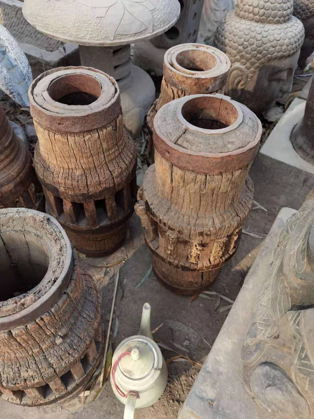 老车轴马车轴装饰摆件各种老物件批发报价榆木板材定制老门板价格