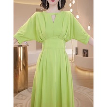 高级感绿色蝙蝠袖连衣裙女2023夏季新款轻奢时尚修身显瘦气质裙子