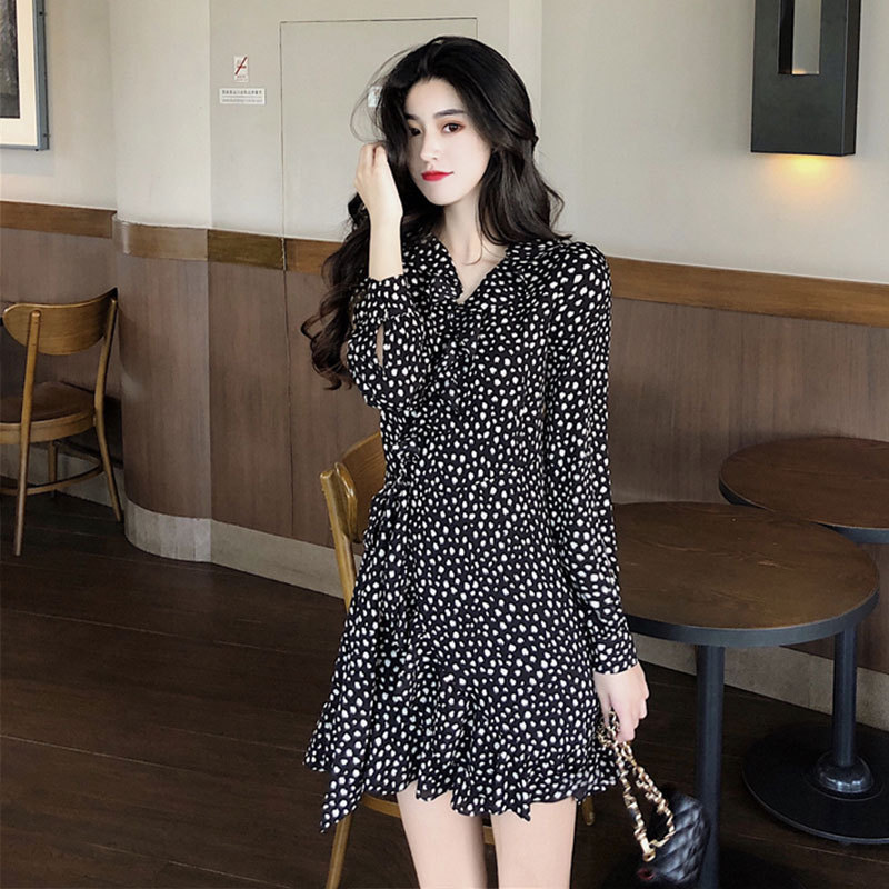 春季韩版时尚潮流穿搭法式港风新款流行打底内搭碎花连衣裙子女装