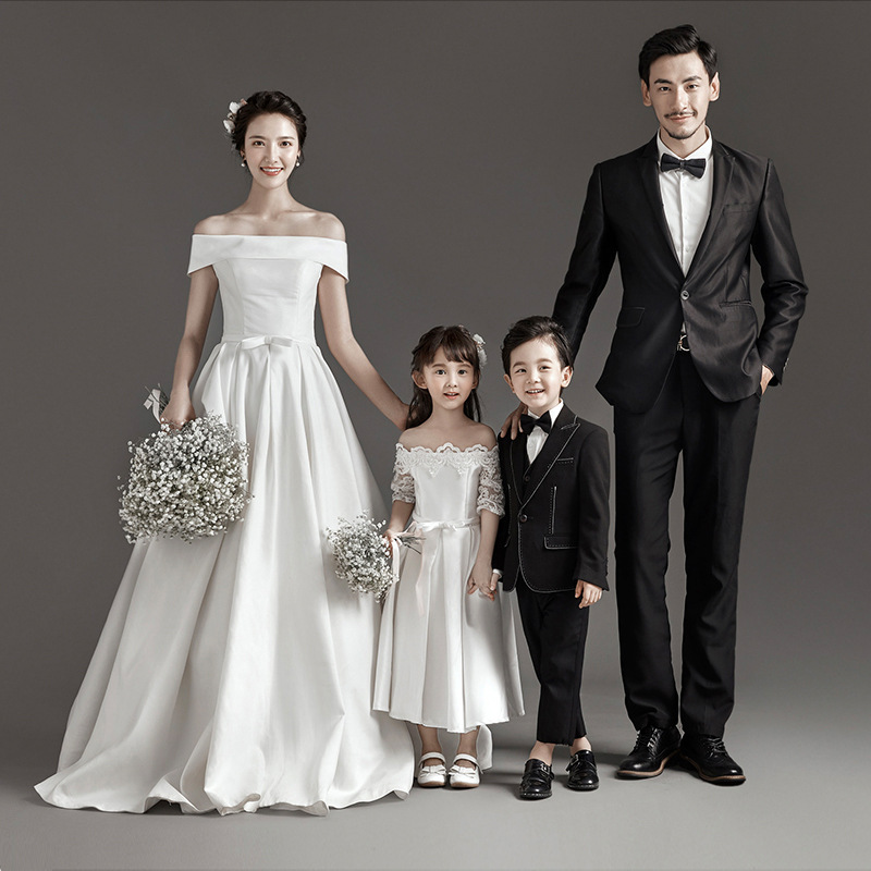 2022展会新款影楼亲子主题服装一家四口全家福英伦风礼服套装