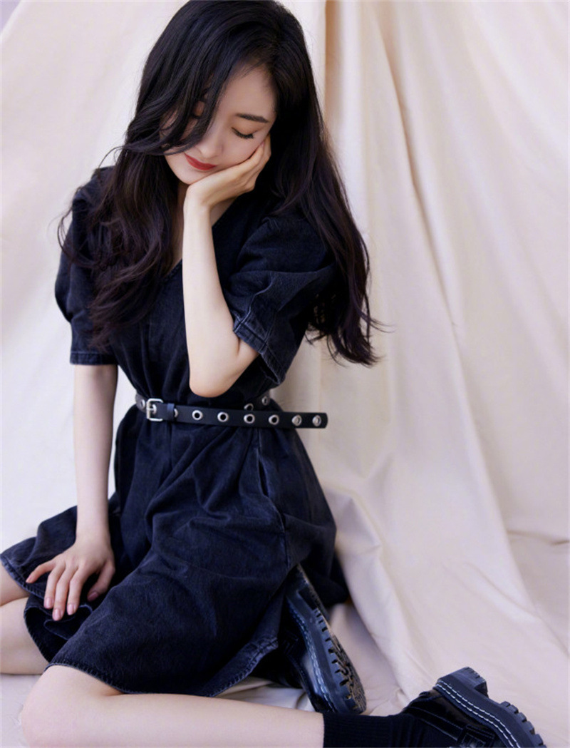 杨幂明星同款深蓝色牛仔裙 秋季新款v领中长款修身系带连衣裙2635