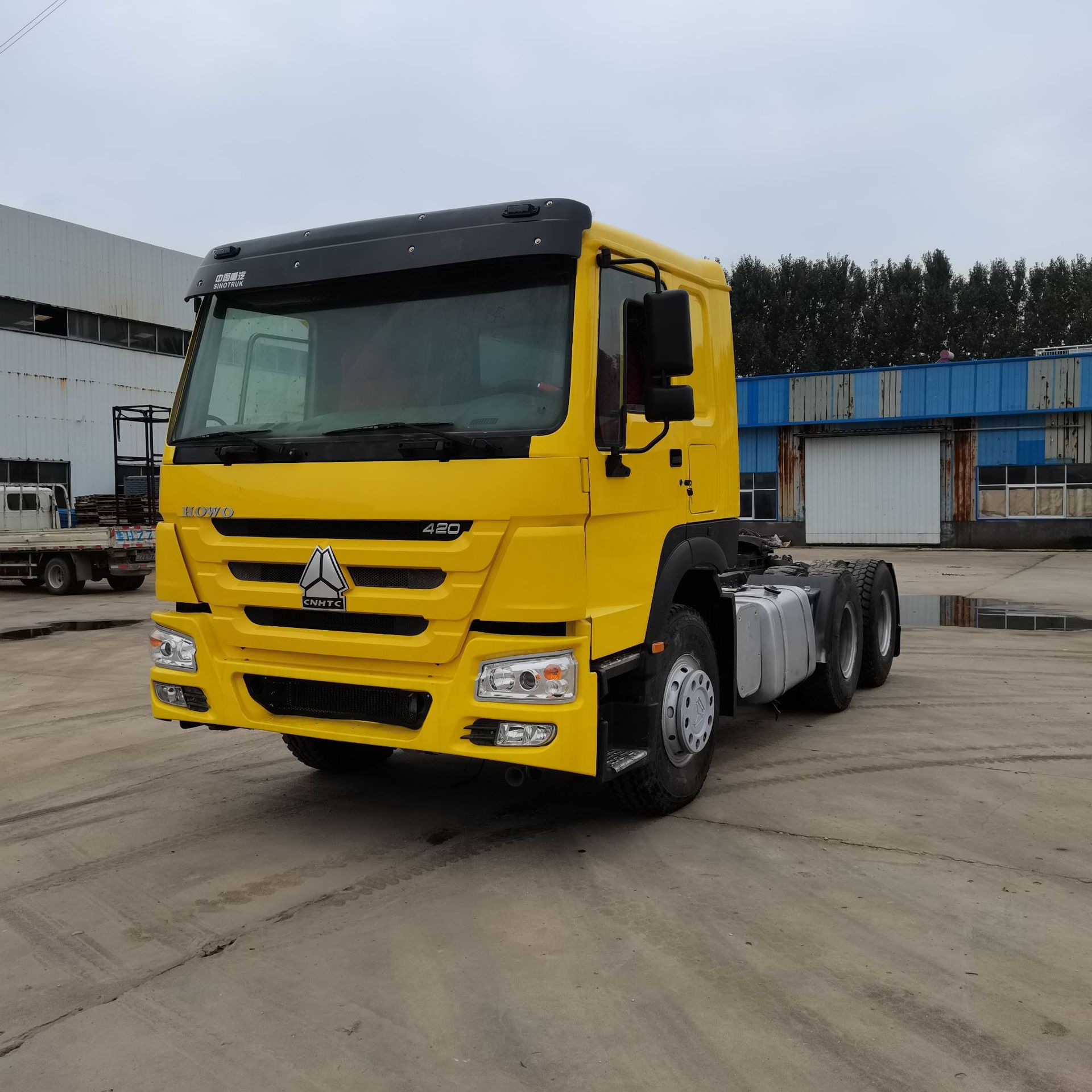 出售二手豪沃牵引杆拖车 双桥拖拉机车头 半挂拖车头 运输牵引车