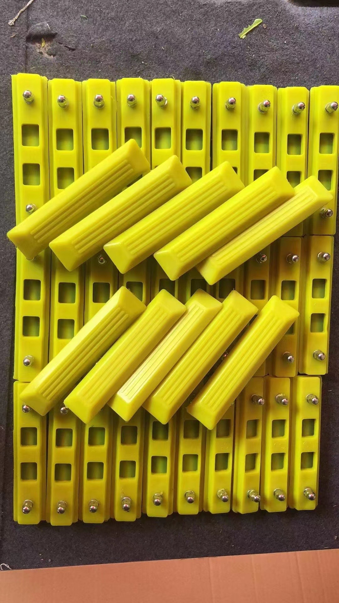 适用于 r 110/130挖掘机胶链板jk原胶牛筋橡胶块履带板 订金