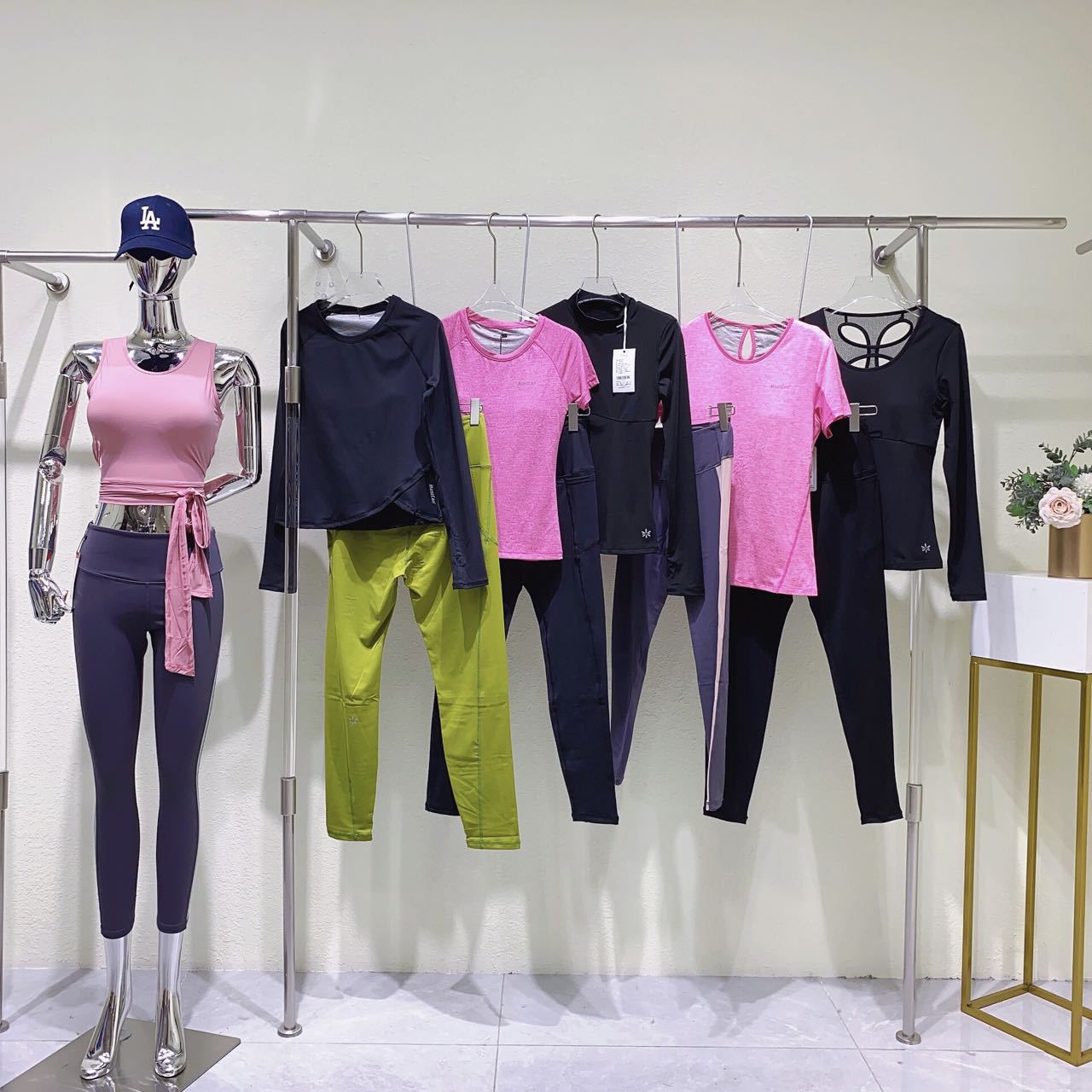 随你而动专柜品牌折扣女装批发瑜伽服尾货清仓直播实体一手货源