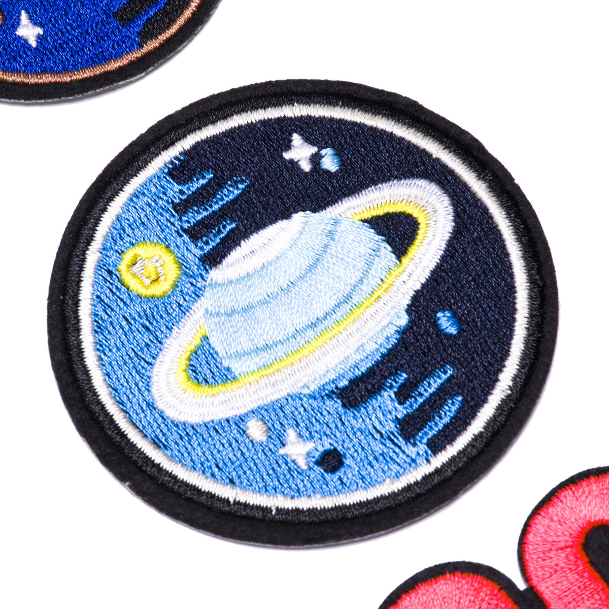 新款时尚电脑刺绣花补丁贴布贴星球衣服装饰章子标贴花速卖通货源