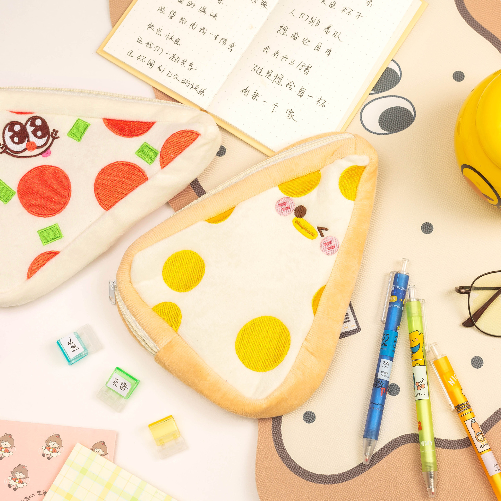 夹心饼干毛绒笔袋铅笔袋简约ins大容量小学生可爱文具盒少女心