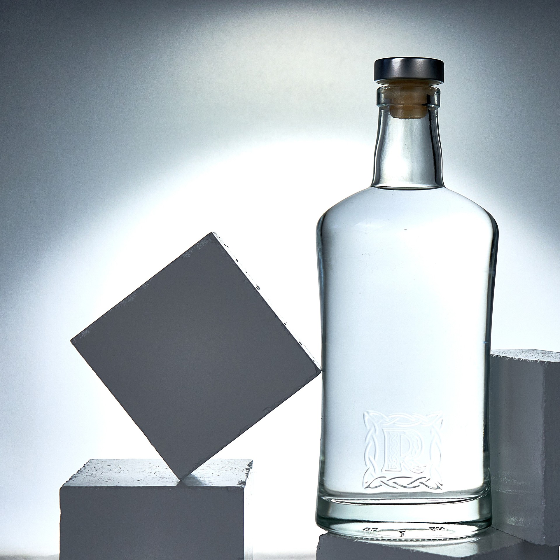 730ml透明玻璃瓶白兰地酒瓶威士忌酒瓶烈酒伏特加酒瓶朗姆酒空瓶