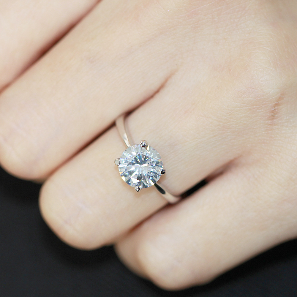 太阳云 经典百搭简约镀金两色四爪仿真钻戒气质女款一克拉戒指女