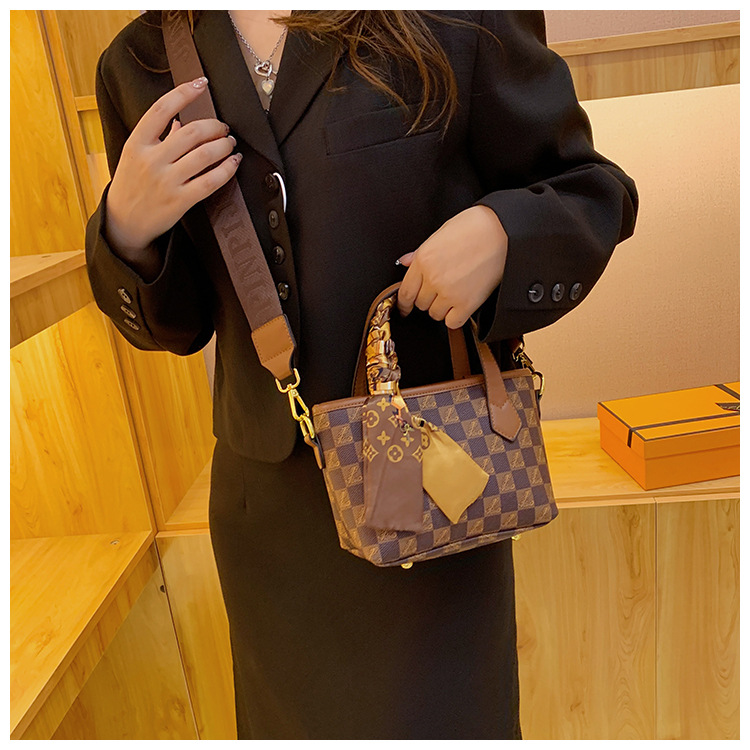 Women's Bag 2022 Autumn and Winter New Korean Style Affordable Luxury Fashion Shoulder Bag Special-Interest Design Retro Crossbody Handbag