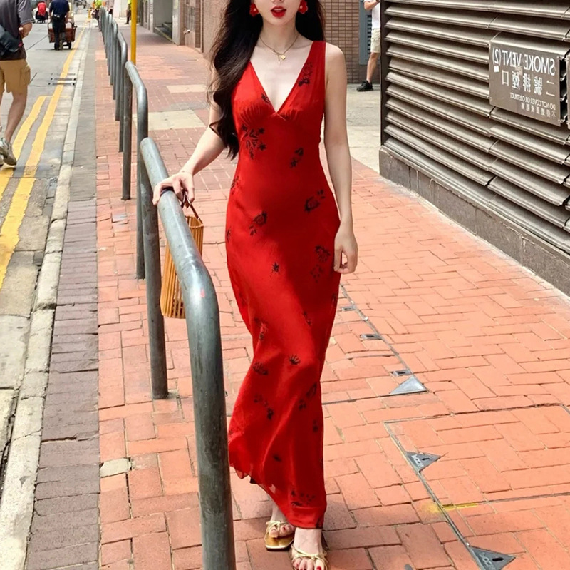 蔷薇 红色v领吊带连衣裙女夏收腰包臀度假裙长款